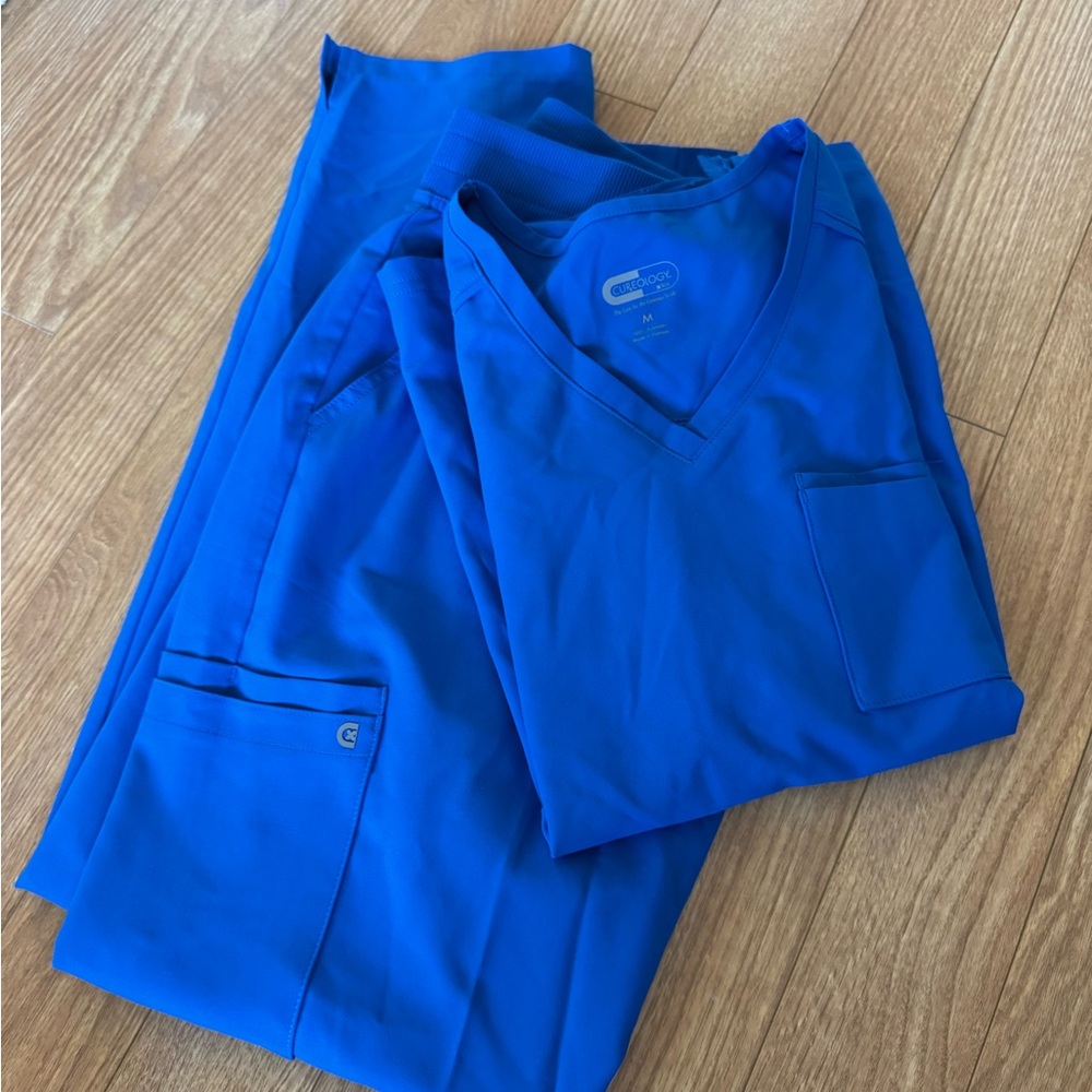 Cureology Women’s Blue V-Neck Scrub Set